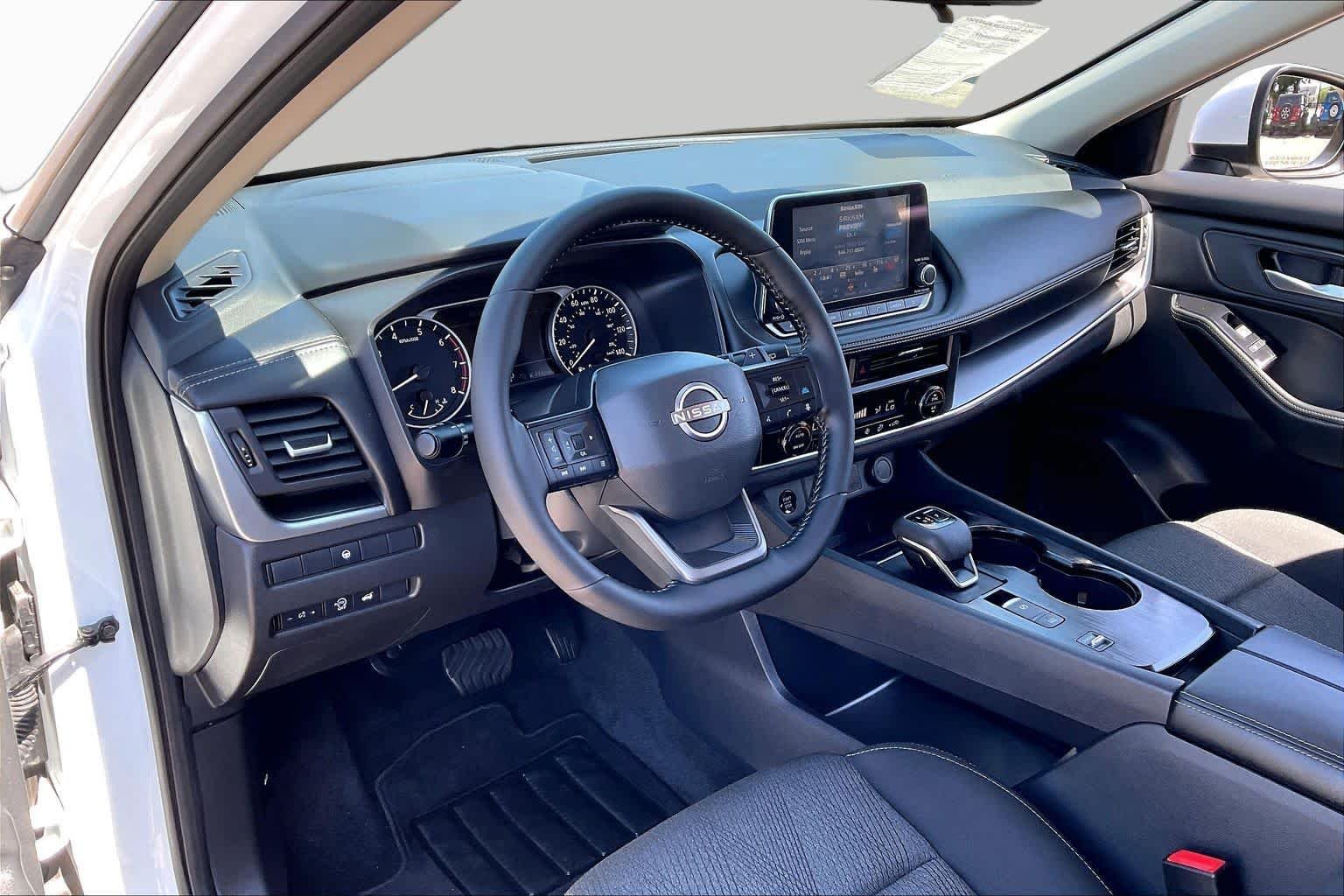 Used 2025 Everest White P Nissan SV image 16