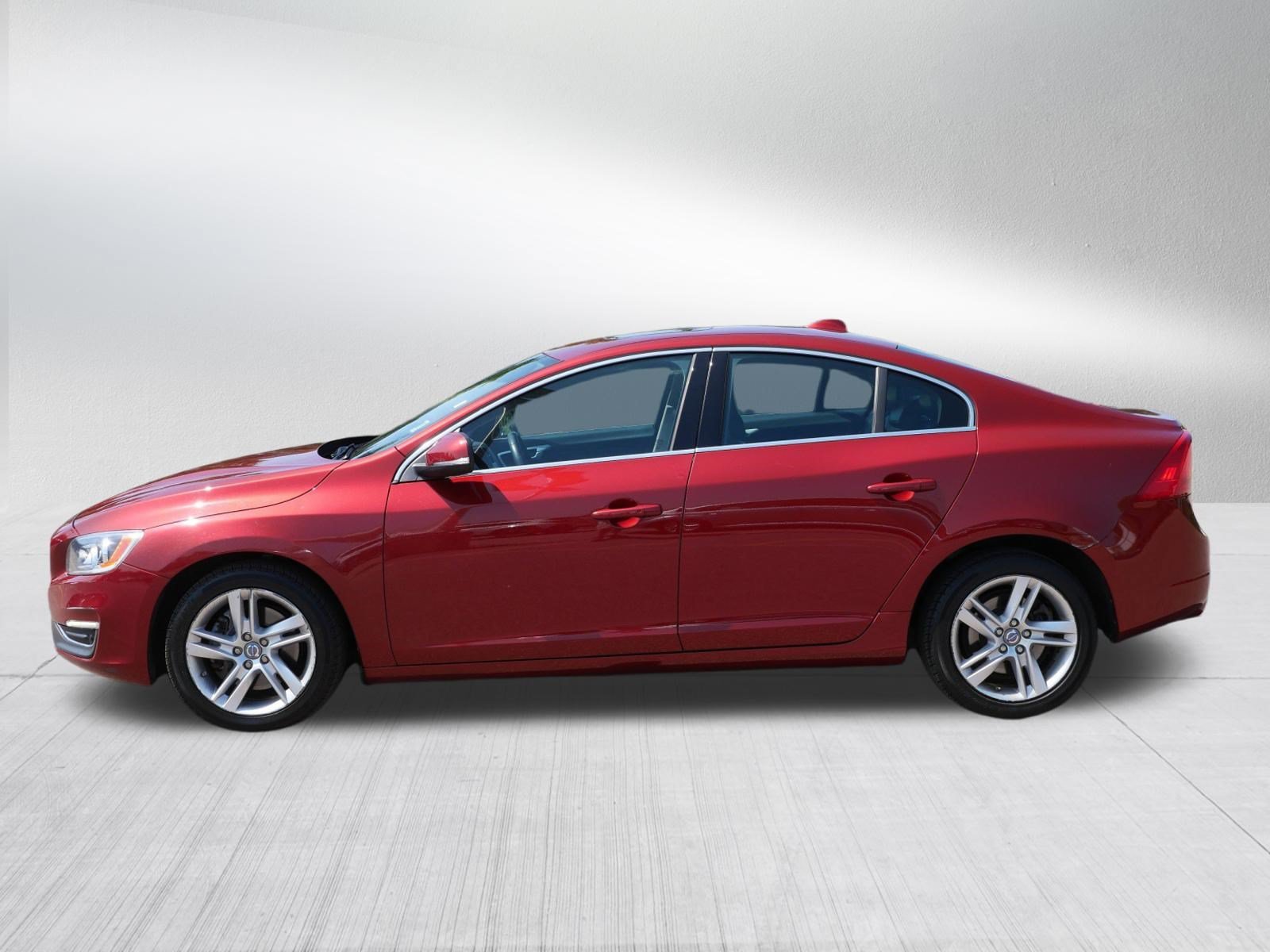 Used 2014 Red Volvo T5 image 4