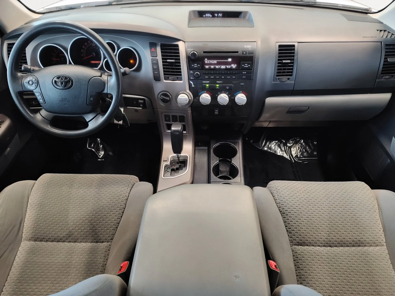 Used 2013 Super White Toyota Grade image 3
