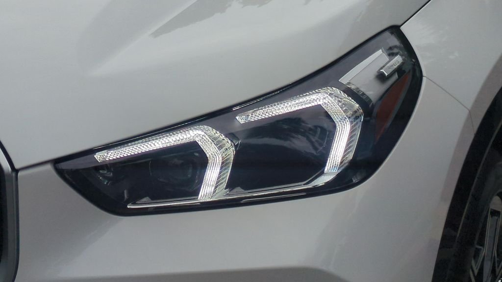 New 2026 Alpine White BMW xDrive28i image 27