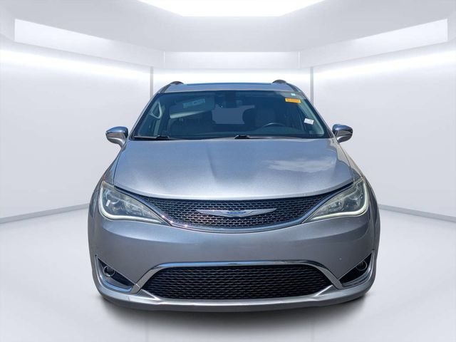 Used 2020 Silver Chrysler Limited image 8