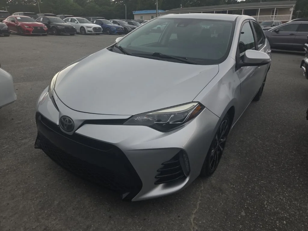 Used 2017 Silver Toyota SE image 1