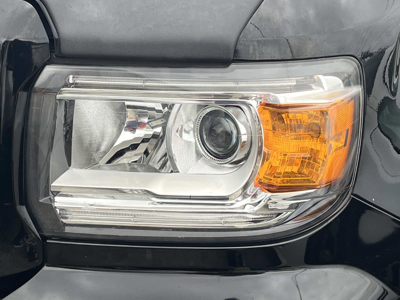 Used 2019 Onyx Black GMC 2WD SLE image 7