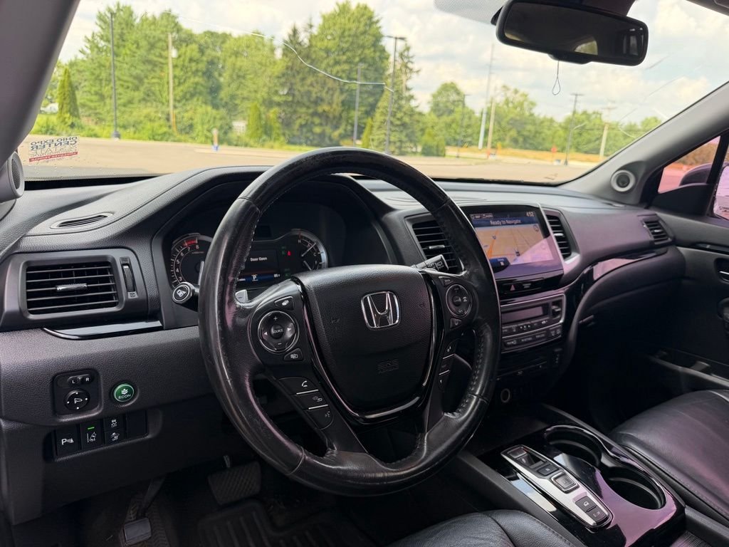 Used 2018 White Honda Touring image 11