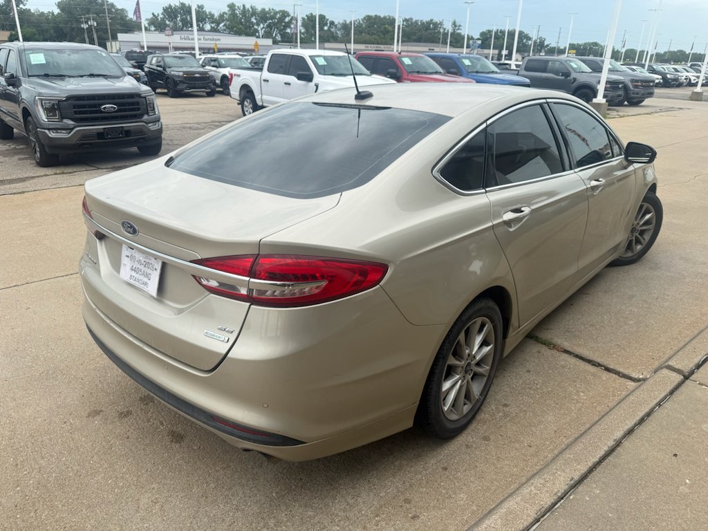 Used 2017  Ford SE image 8
