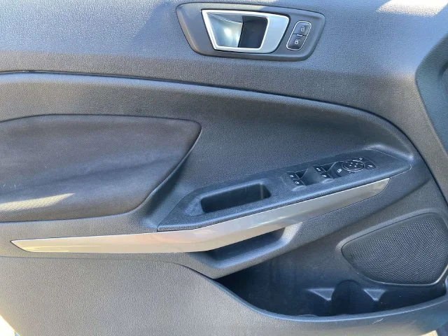 Used 2018 Blue Ford SE image 13