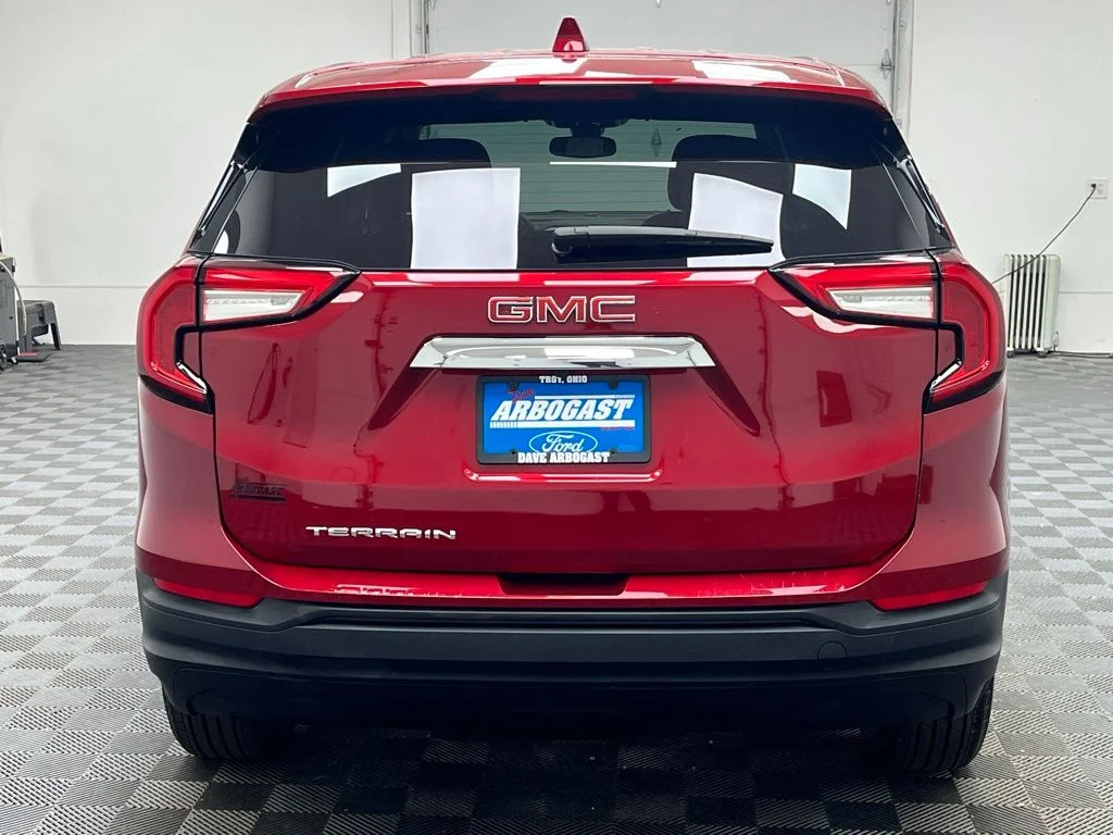 Used 2023 Red GMC SLE image 9