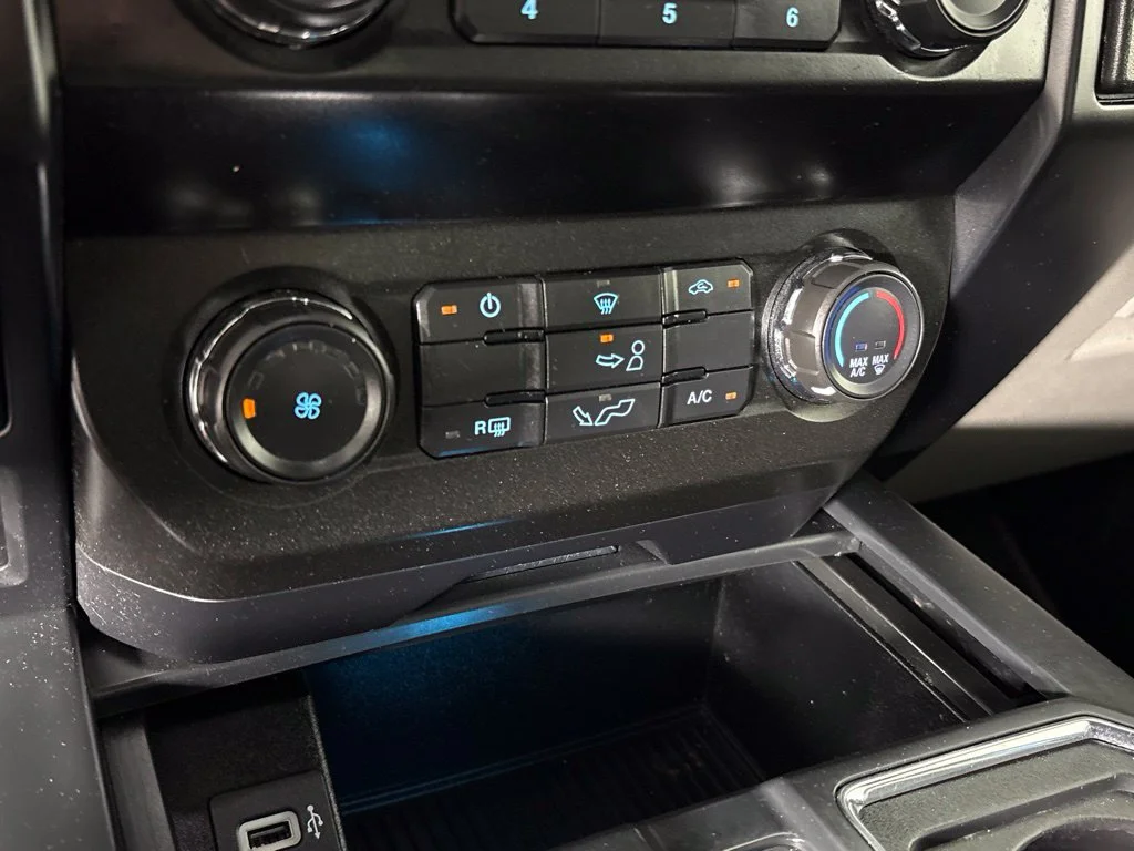Used 2020 Blue Ford XL image 41