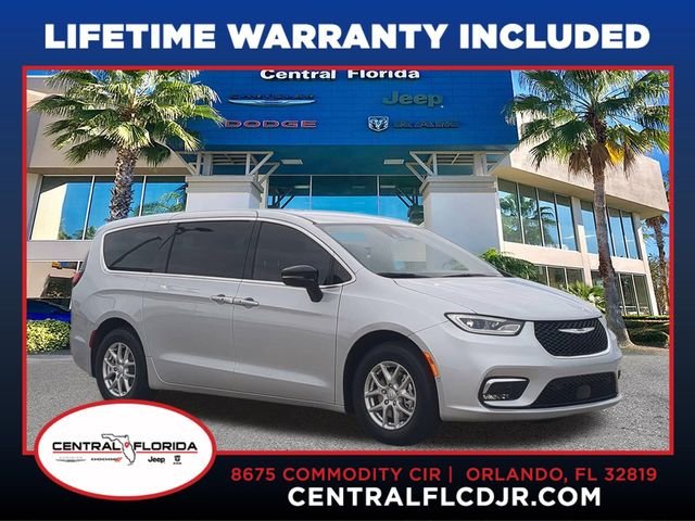 2026 Chrysler Pacifica Select's photo