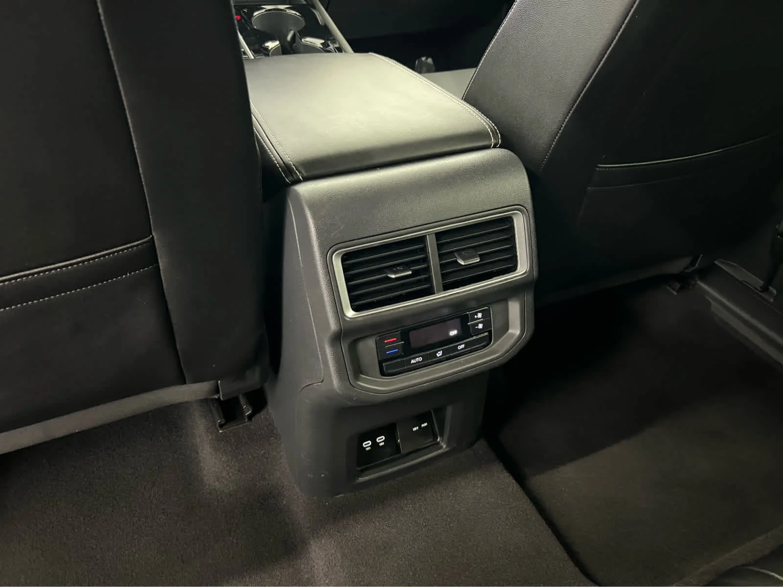 2025 Volkswagen Atlas SEL Premium R-Line - Photo 27