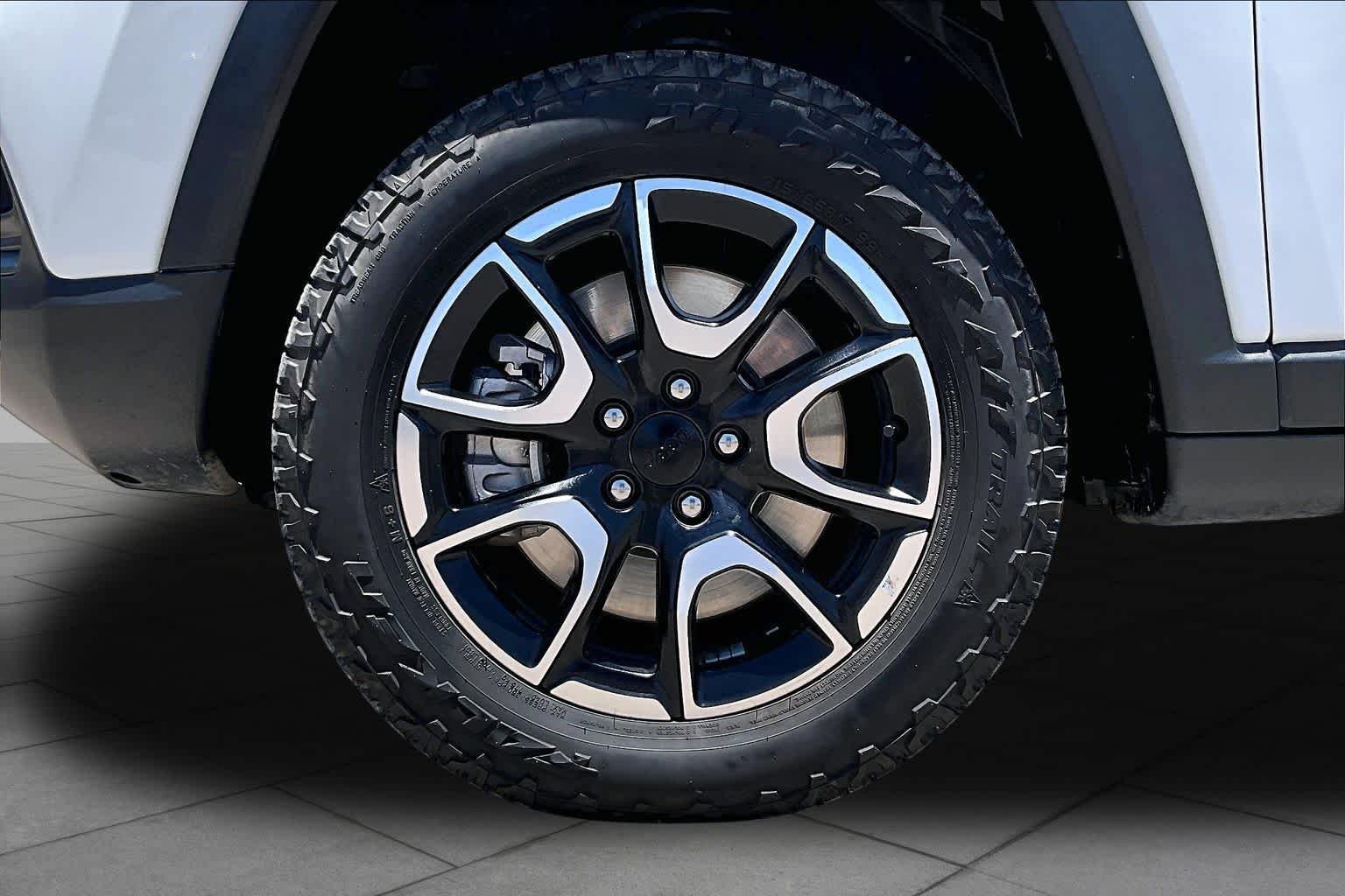 Used 2024 Bright White Clearcoat Jeep Trailhawk image 10