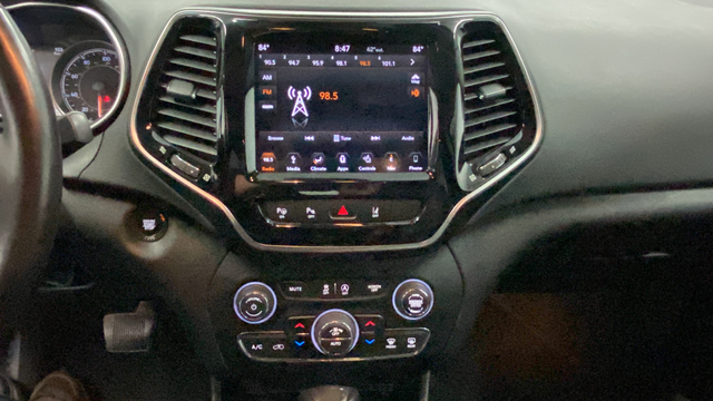 Used 2019 Sting-Gray Clearcoat Jeep Limited image 12