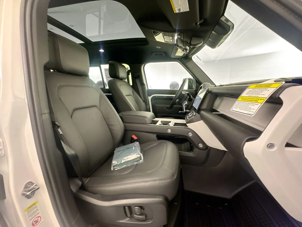 New 2026 Fuji White Land Rover X-Dynamic SE image 27