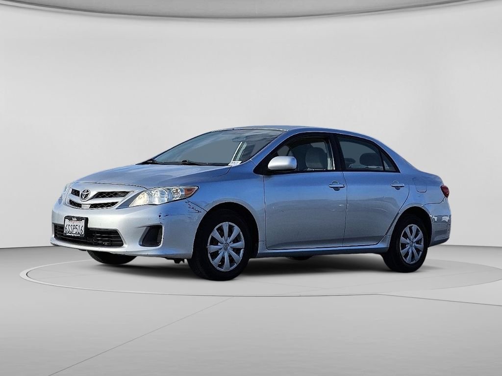 Used 2011 Classic Silver Metallic Toyota LE image 10