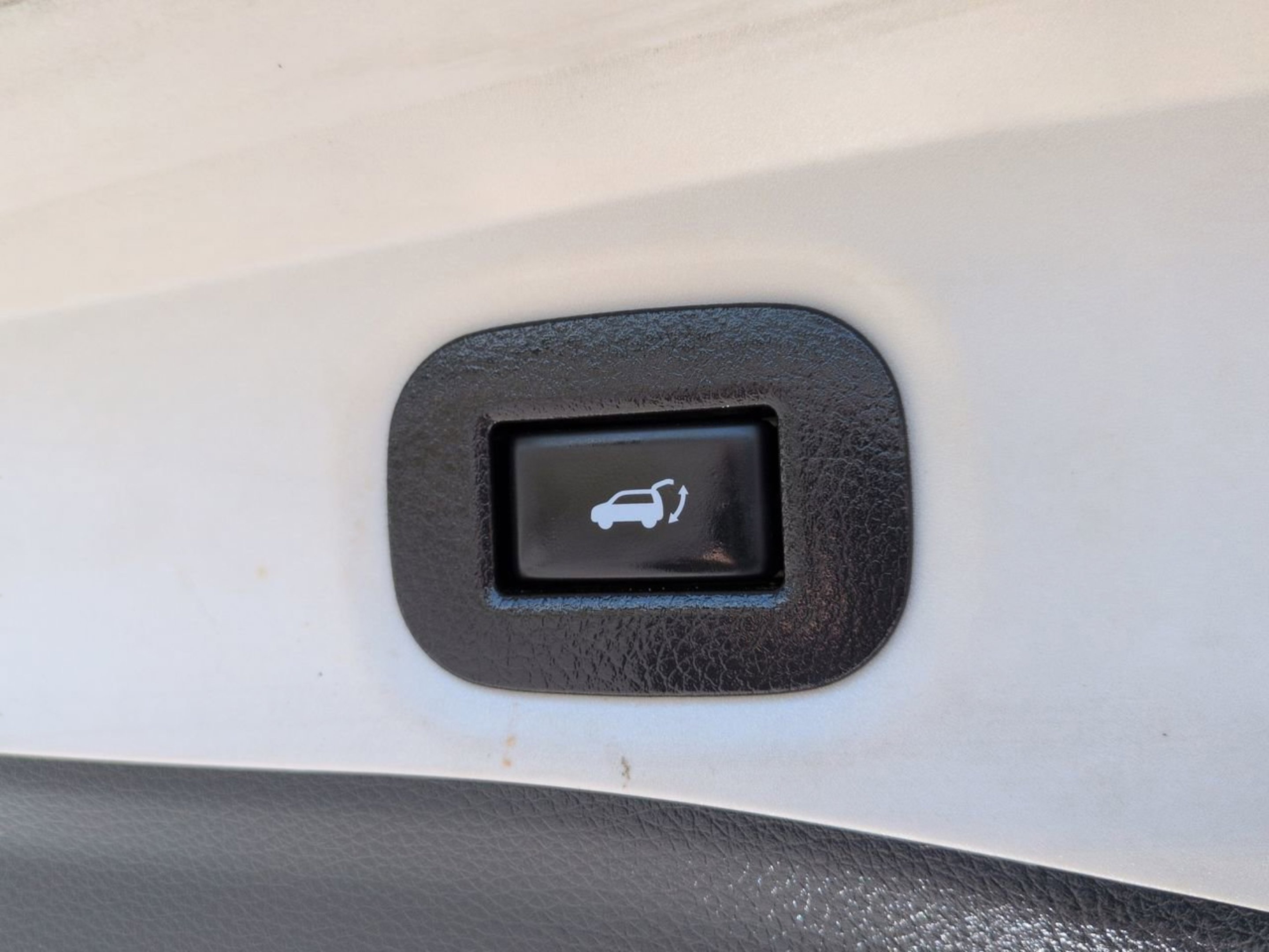 Used 2020 Magnetic Black Pearl Nissan SV image 18