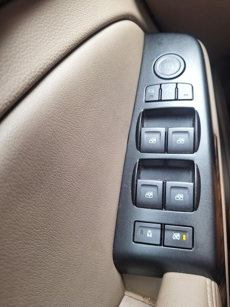 Used 2019 Silver GMC SLT image 19
