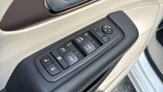 2024 Chrysler Voyager LX - Photo 18