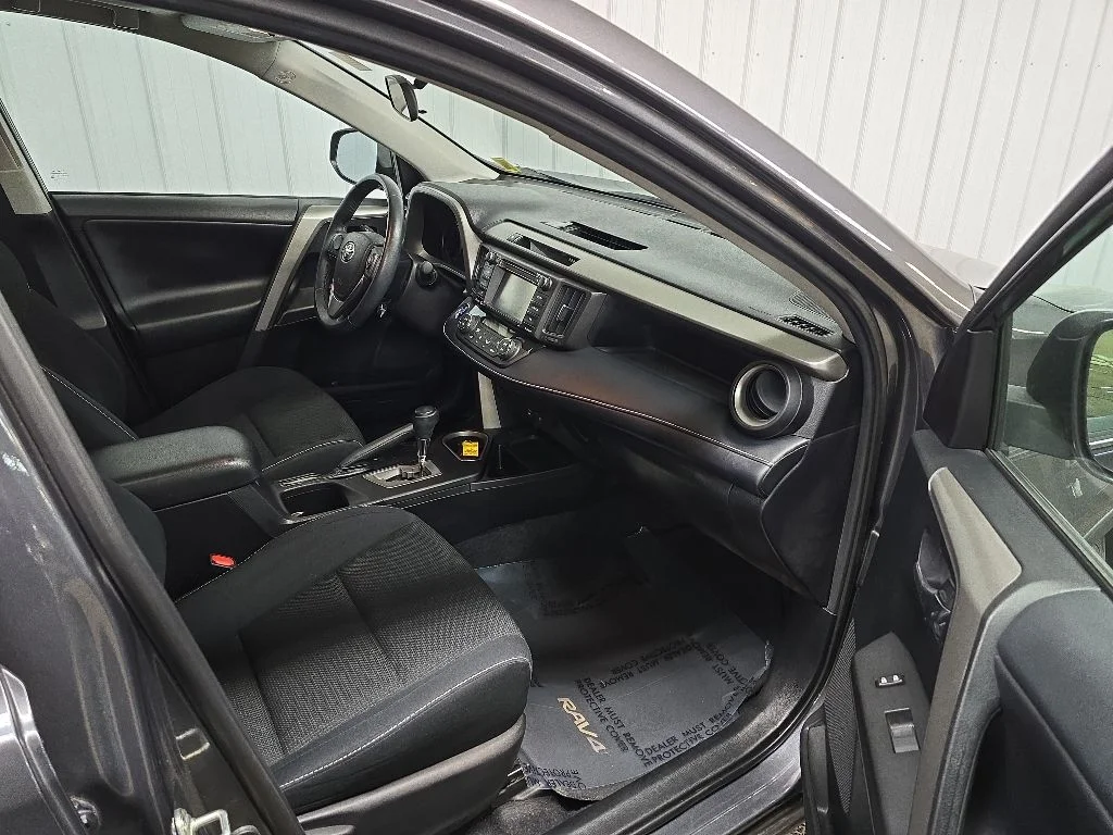 Used 2018 Gray Toyota XLE image 16