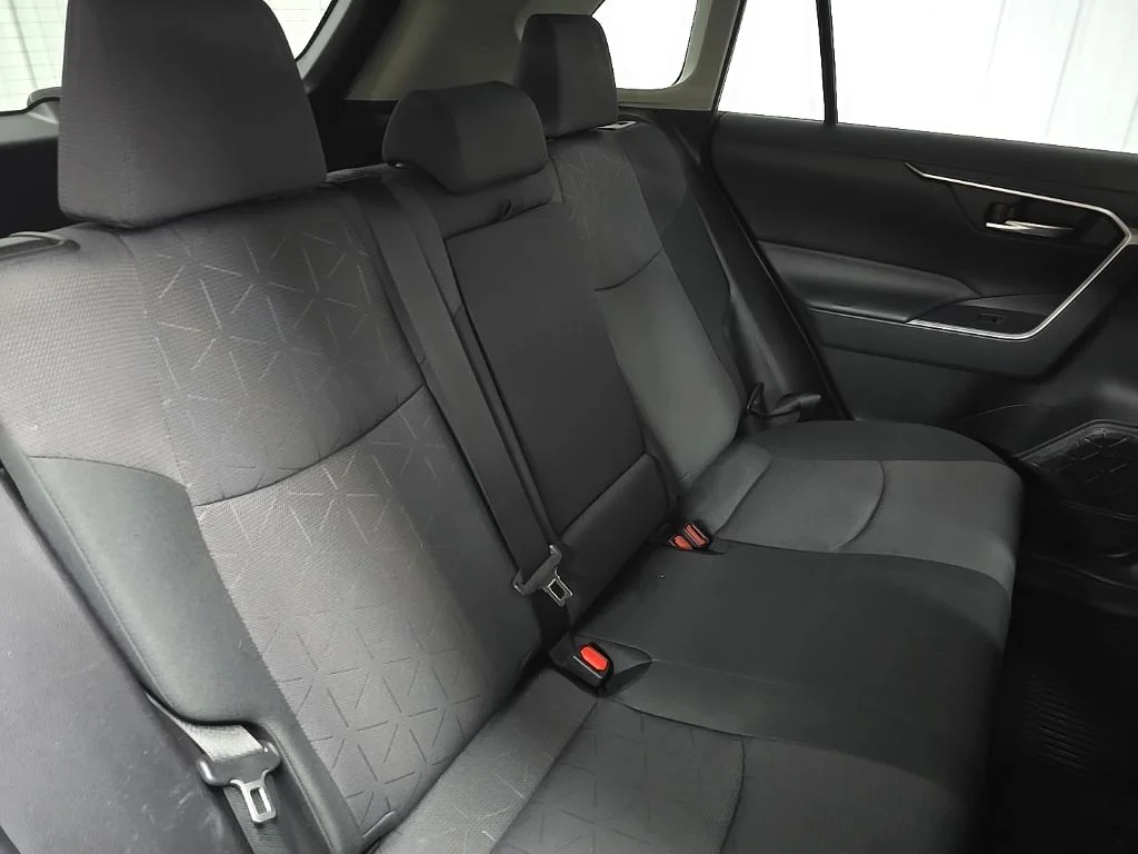 Used 2019 Silver Toyota XLE image 17