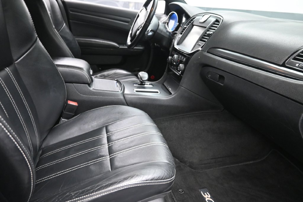 Used 2014 White Chrysler S image 9