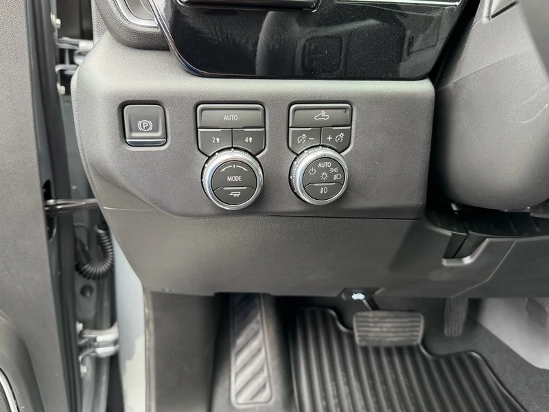 New 2026 Sterling Metallic GMC Elevation image 15