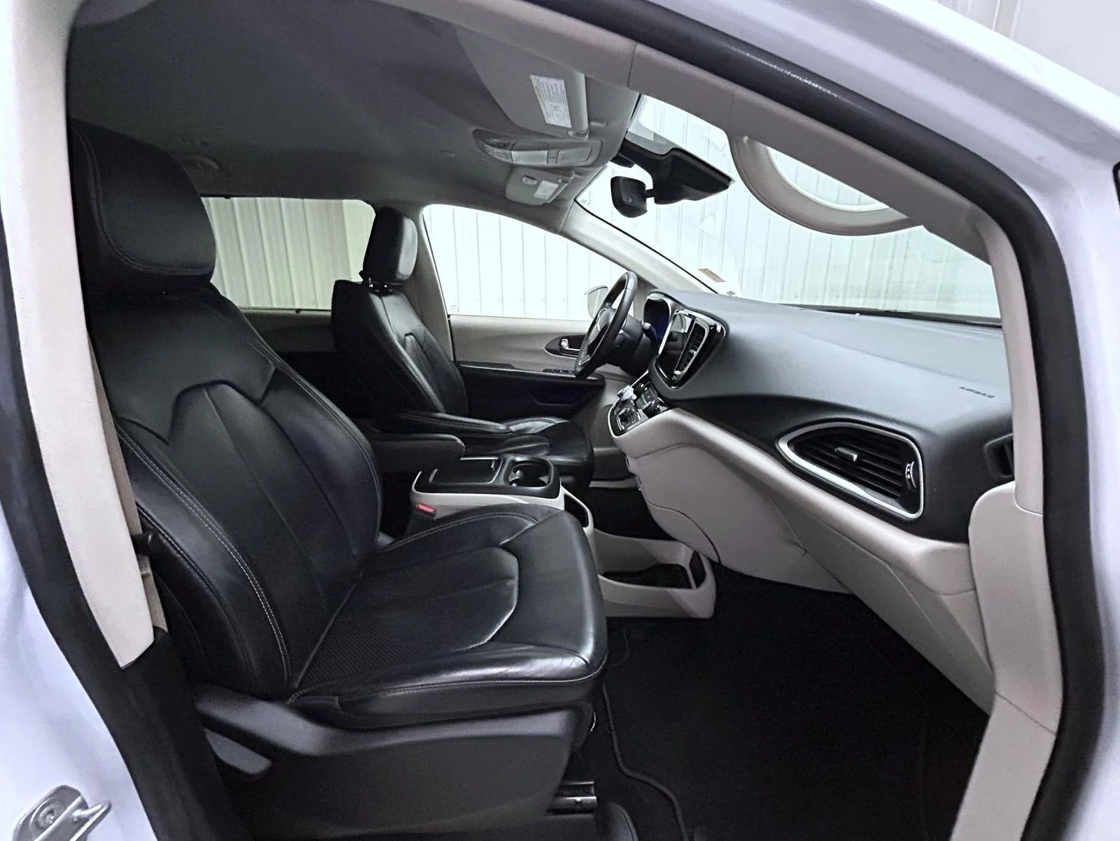 Used 2022 White Chrysler Touring L image 15