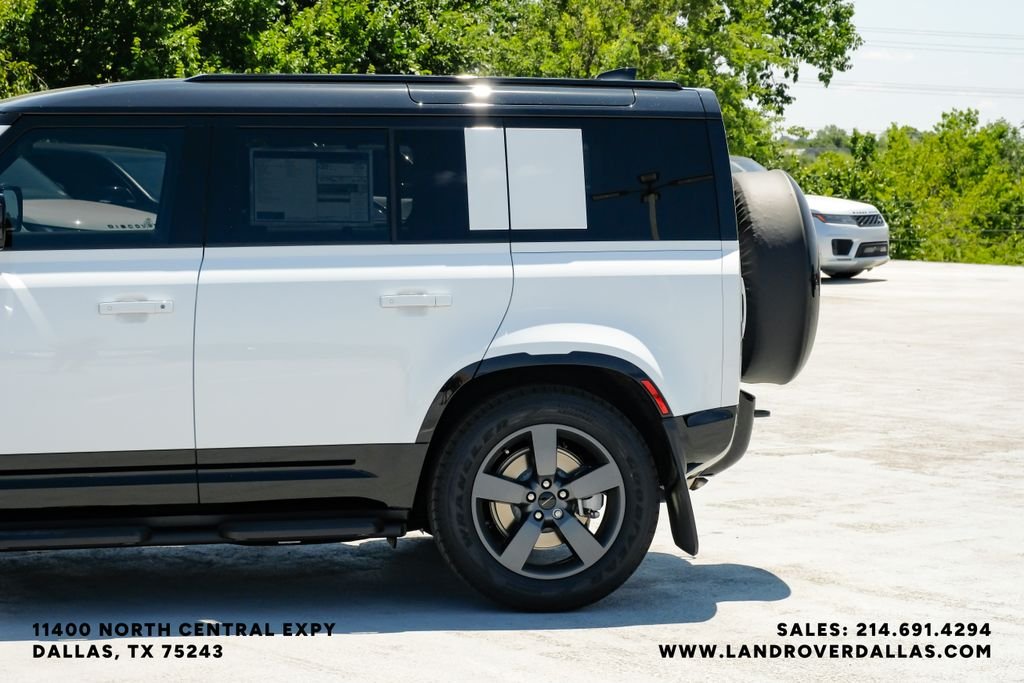New 2026 Fuji White Land Rover X-Dynamic SE image 11