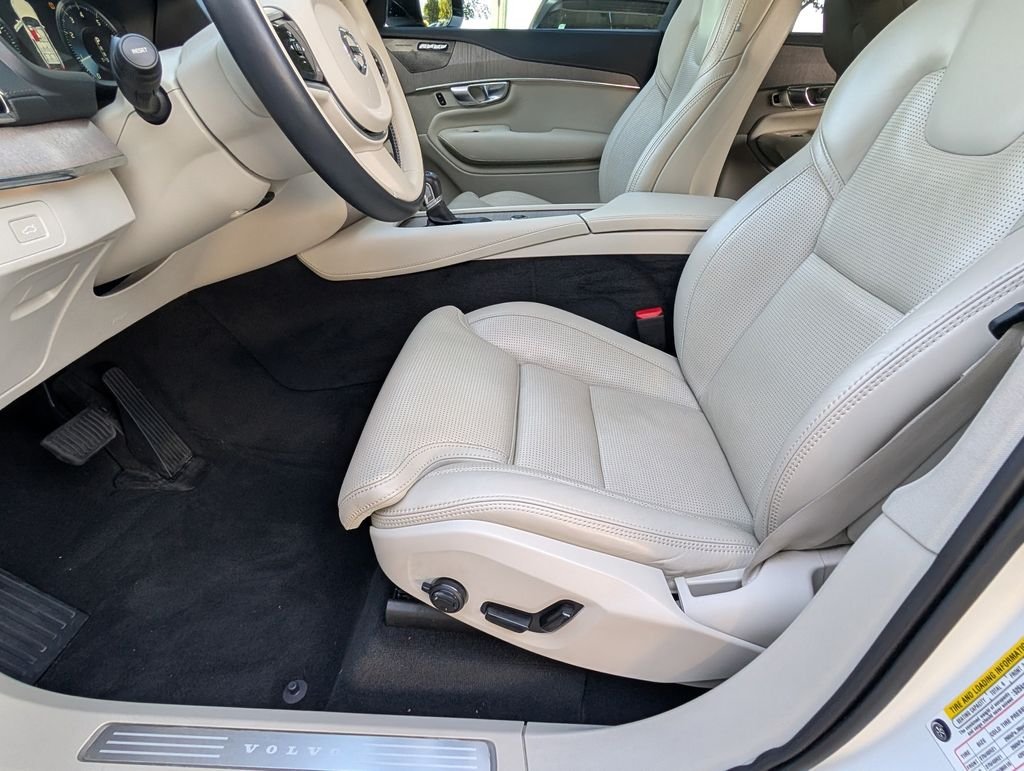 Used 2022 White Volvo T6 Inscription 6 Passenger image 15