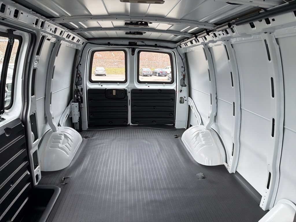 2026 GMC Savana Cargo Work Van - Photo 9
