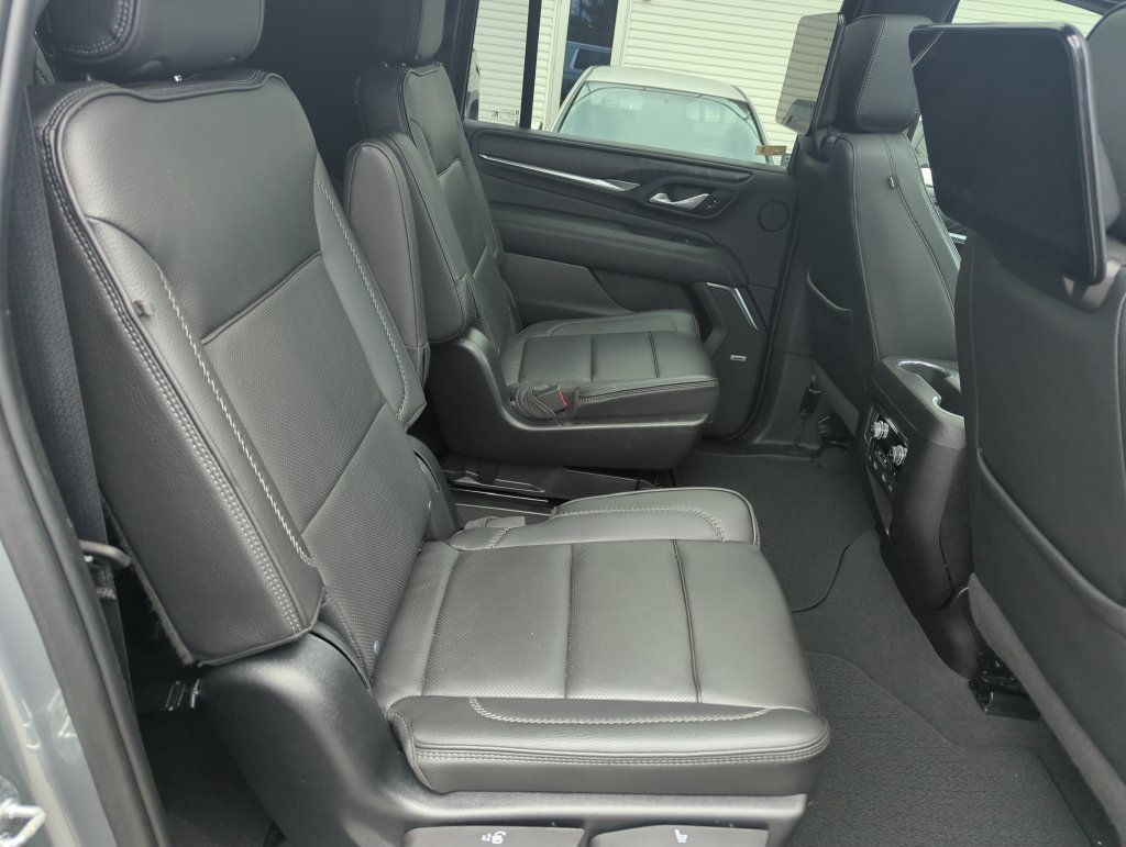 Used 2023 Silver GMC Denali image 34