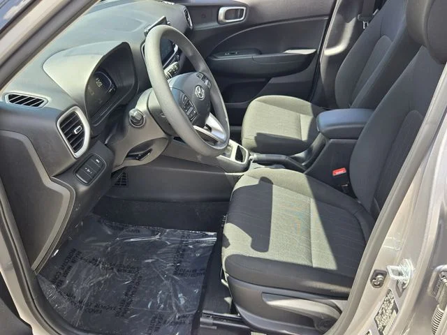 Used 2025 Silver Hyundai SE image 10