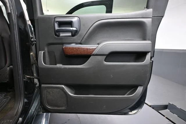 Used 2015 Black GMC SLE image 38