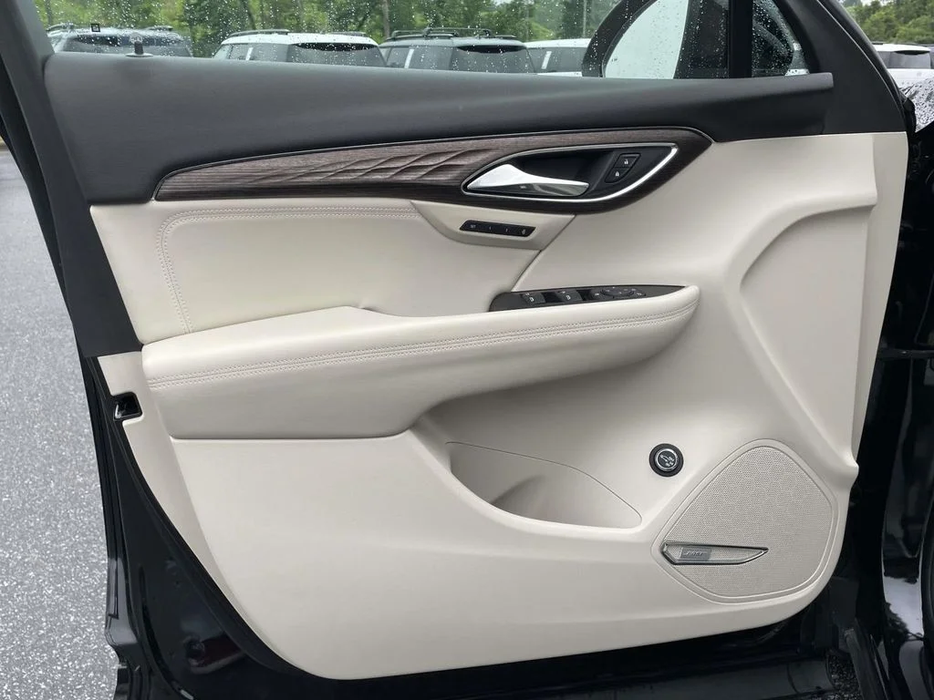 Used 2023 Ebony Twilight Metallic Buick Avenir image 5