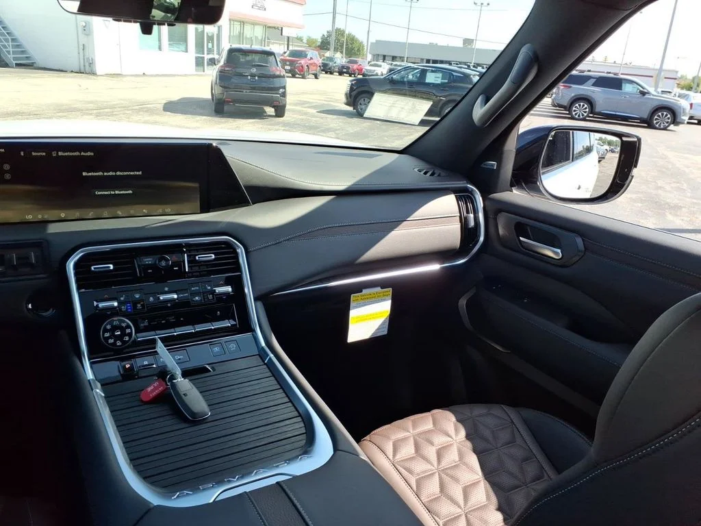 New 2026 Everest White TriCoat Nissan Platinum Reserve image 9