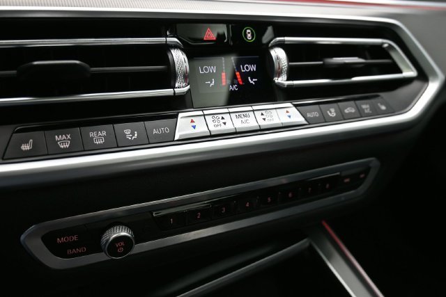 Used 2022 White BMW sDrive40i image 31