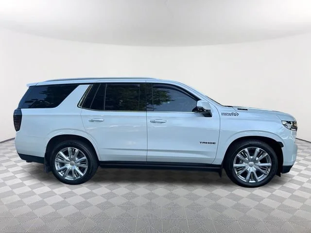 Used 2023 Iridescent Pearl Tricoat Chevrolet High Country image 4