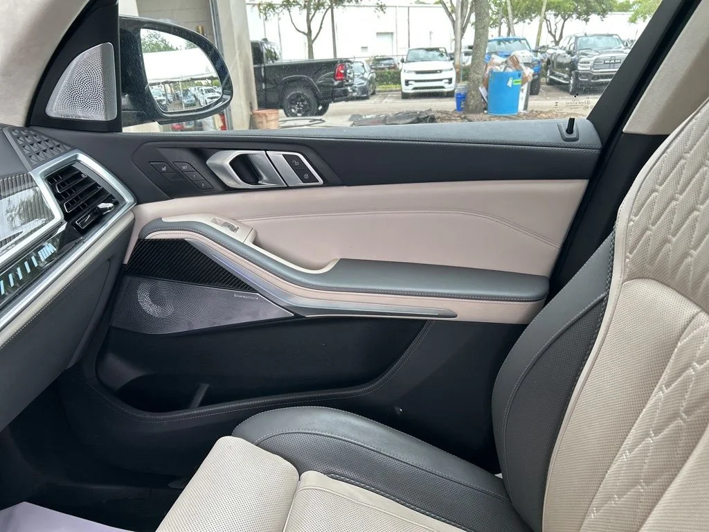 Used 2023 Blue BMW M60i image 20