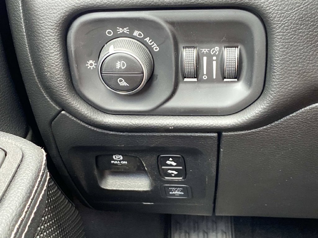 New 2026 Serrano-Green Metallic Exterior Paint Ram Laramie image 15