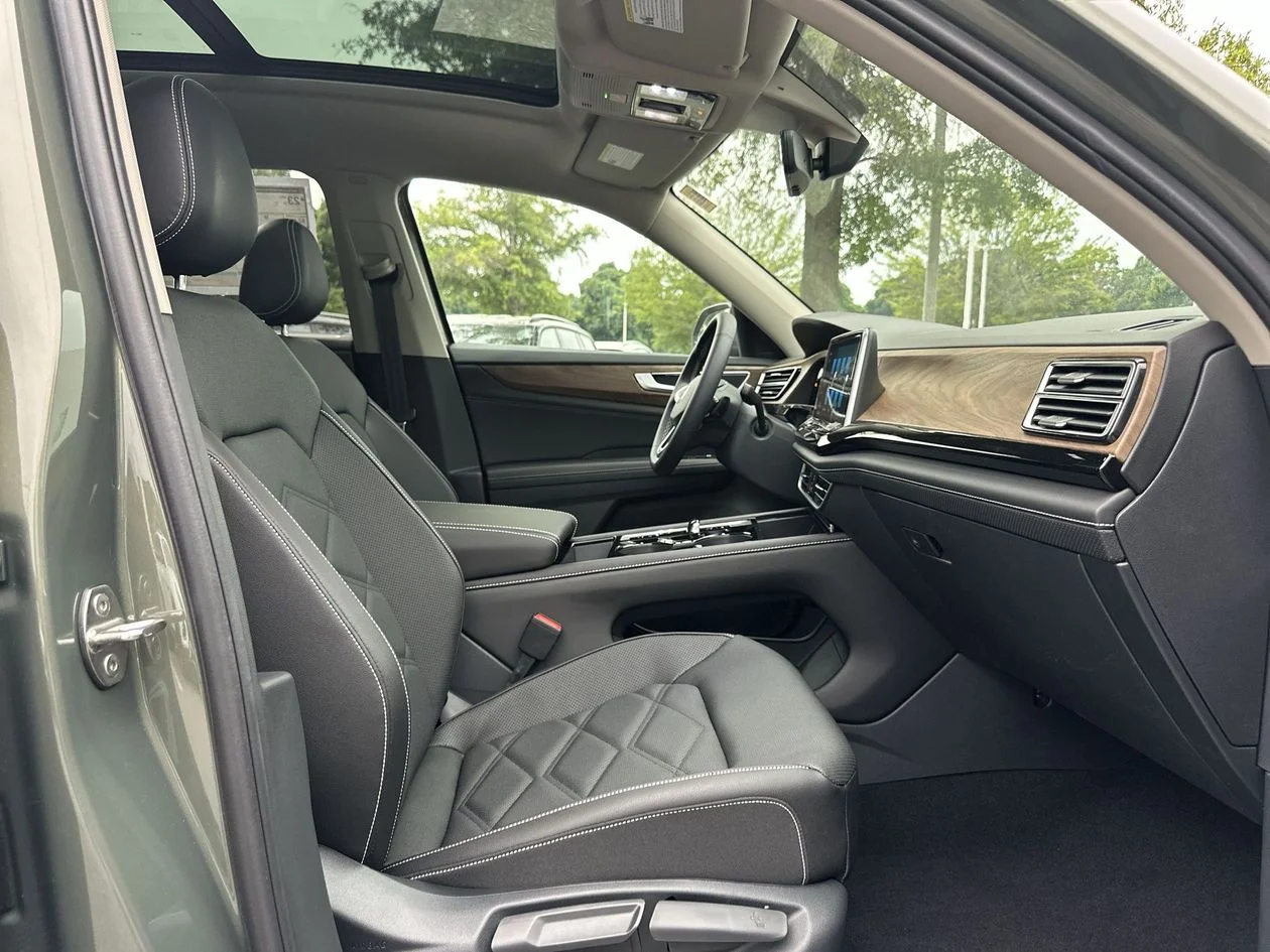New 2026 Green Volkswagen 2.0T SE w/Technology image 32