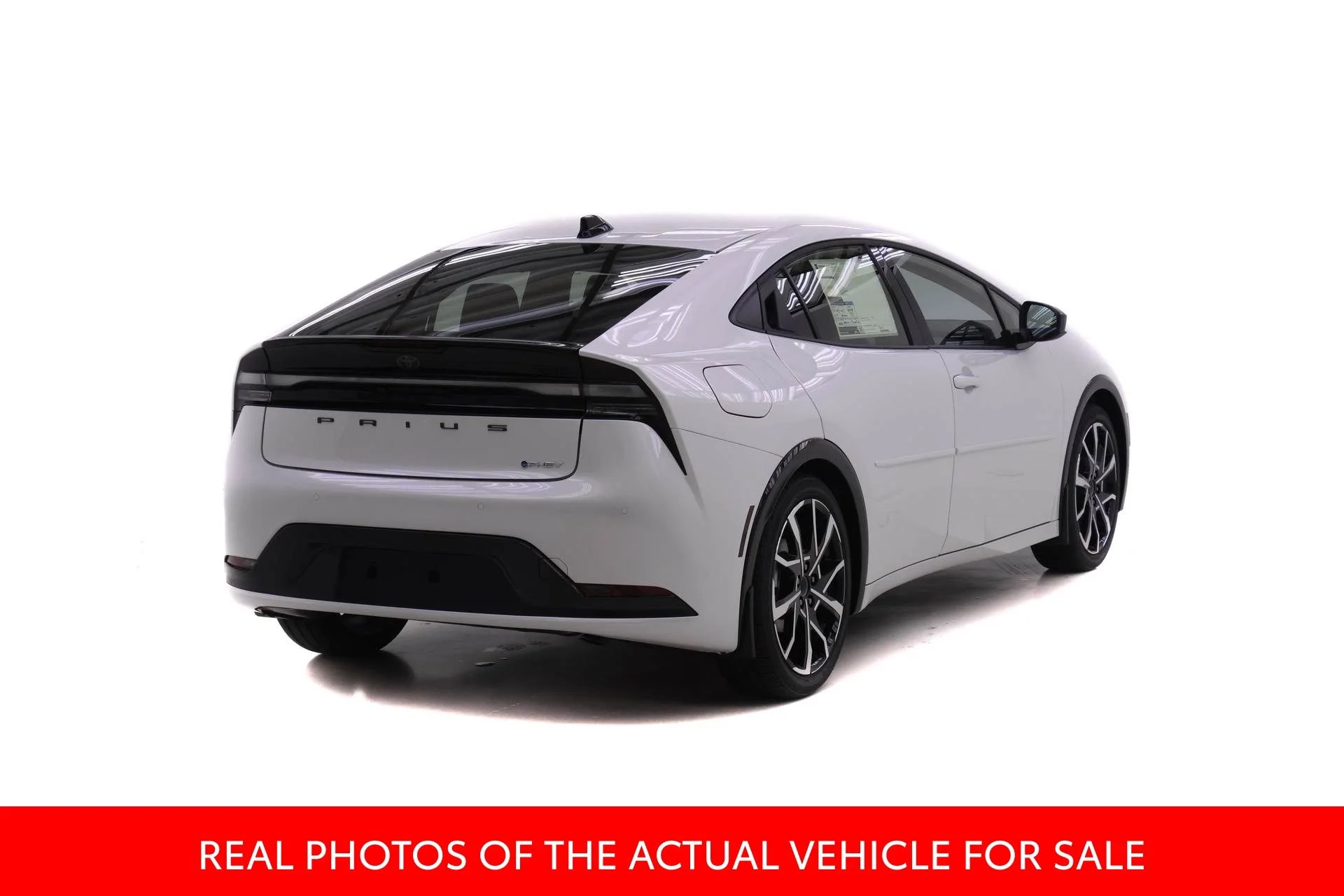 New 2026 Wind Chill Pearl <sup>1</sup> Toyota  XSE image 2