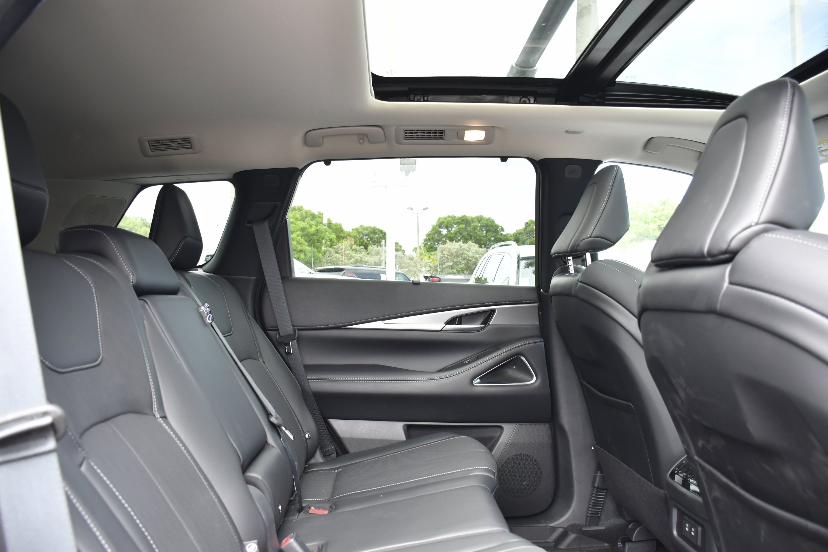 Certified Used 2026 Harbor Gray INFINITI LUXE image 31