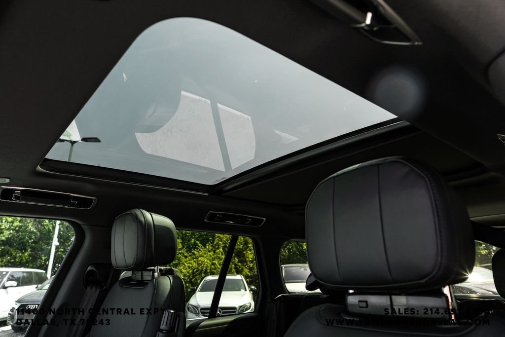 New 2026 Fuji White Land Rover SE image 17