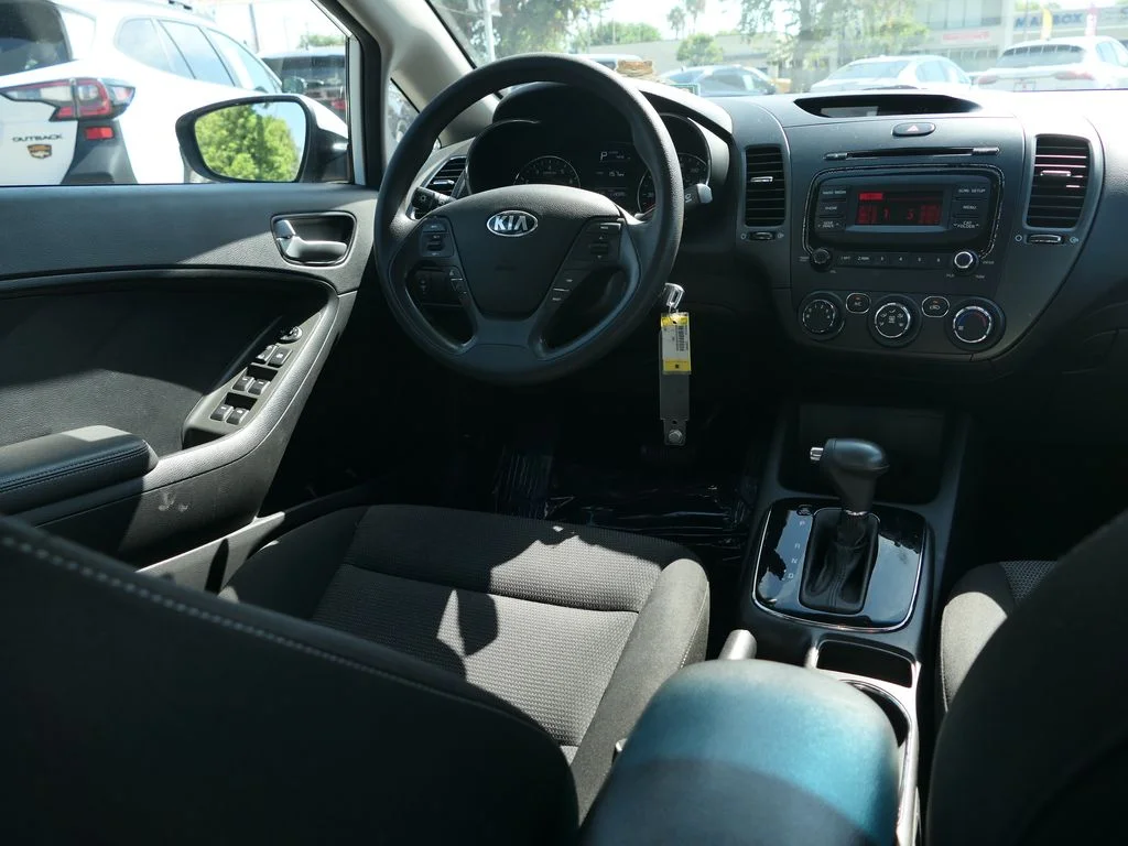 Used 2017 White Kia LX image 23