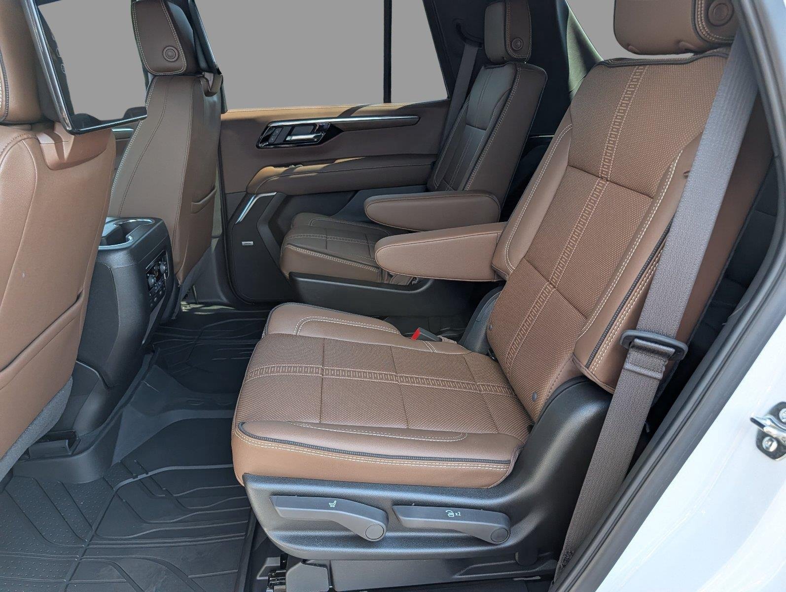 New 2026 Polar White Tricoat Chevrolet High Country image 35