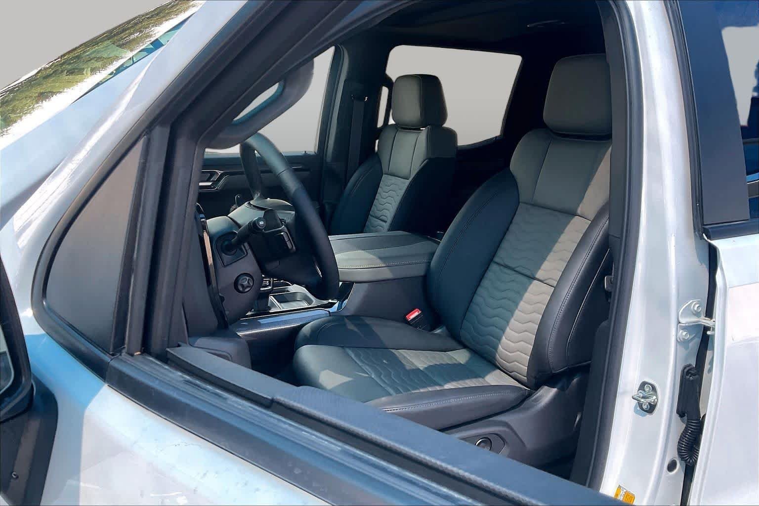 2026 Chevrolet Silverado 1500 ZR2 - Photo 9