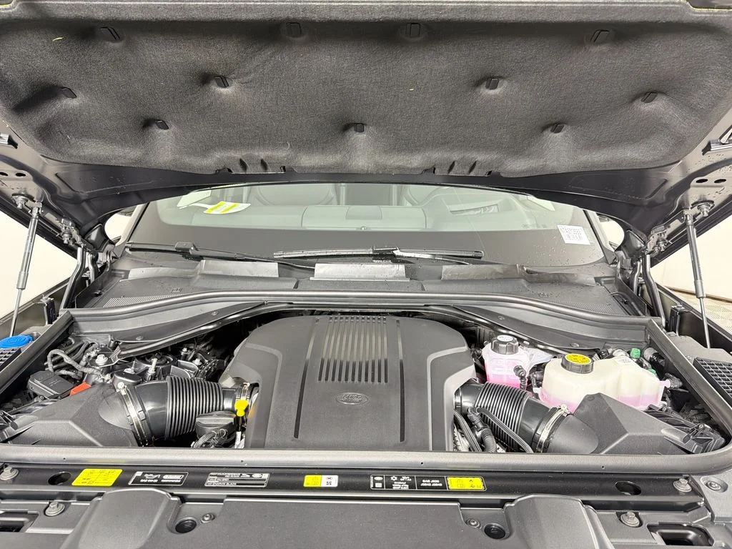 New 2026 Carpathian Gray Premium Metallic Land Rover SE image 32