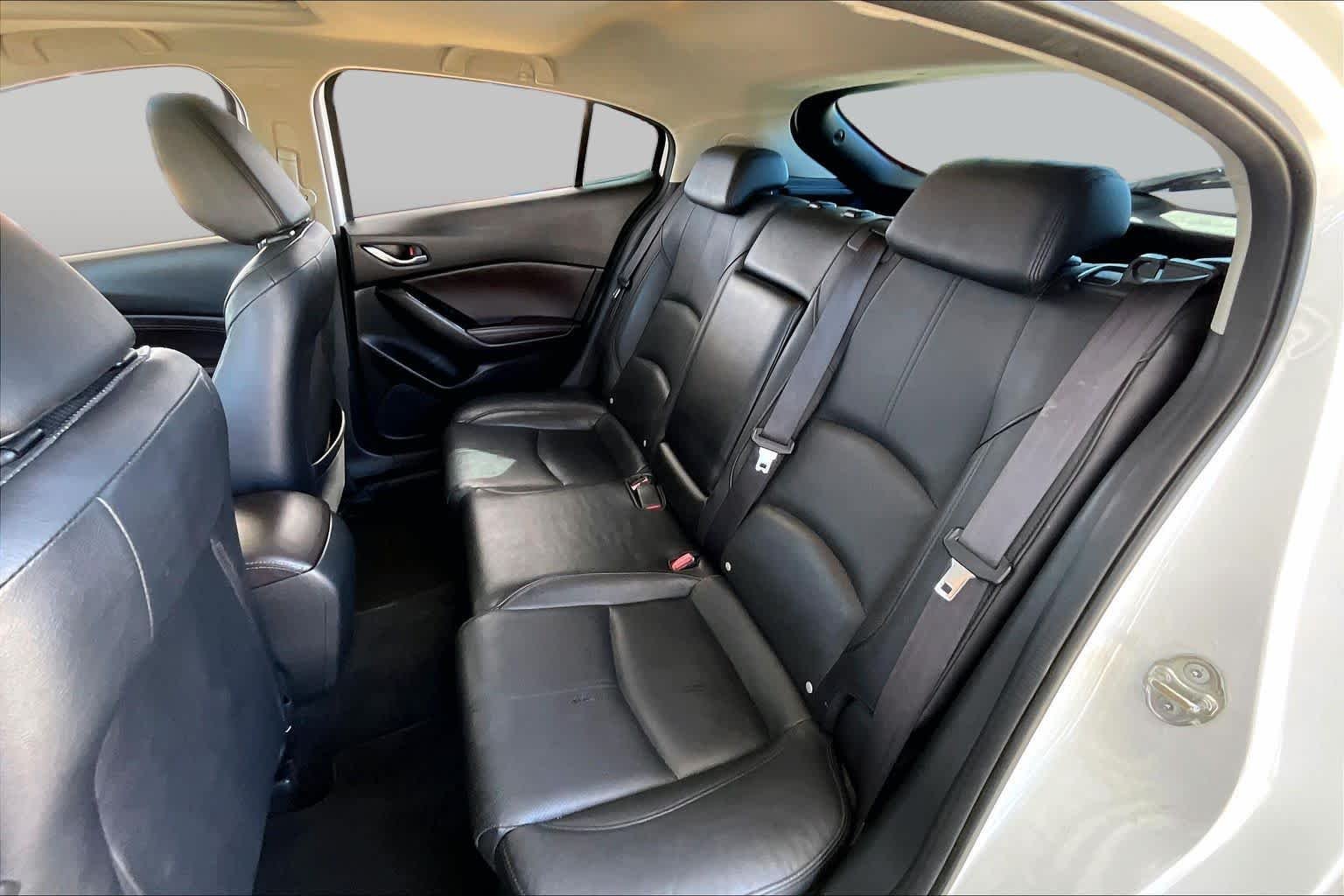 Used 2017 Snowflake White Pearl Mica Mazda Grand Touring image 21