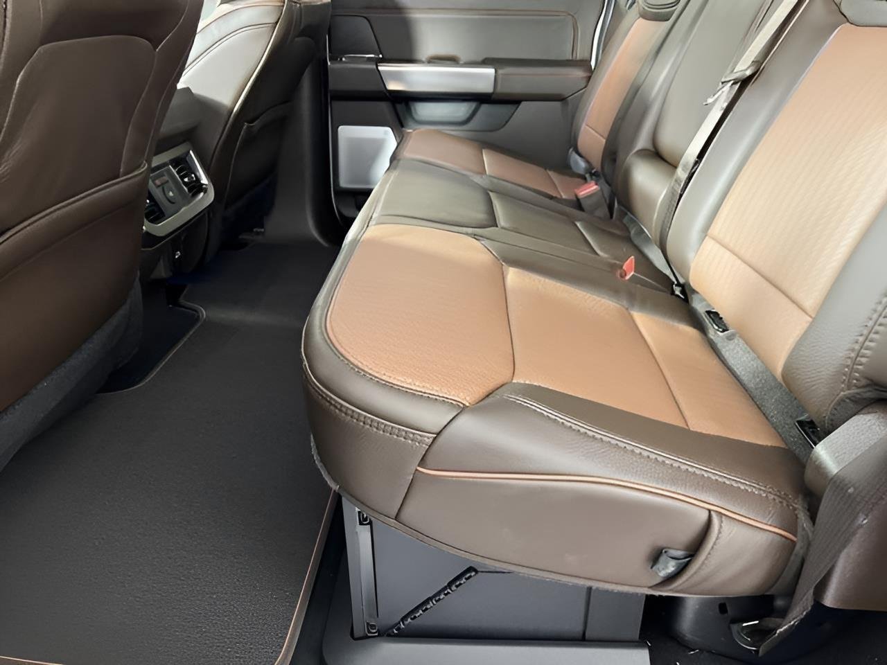 New 2025 Star White Metallic Tri-Coat Ford King Ranch® image 68