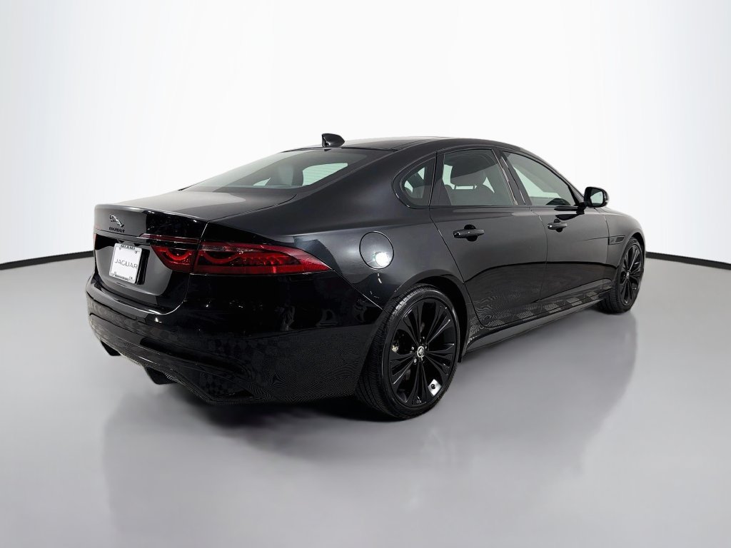 Used 2024 Black Jaguar R-Dynamic SE image 5