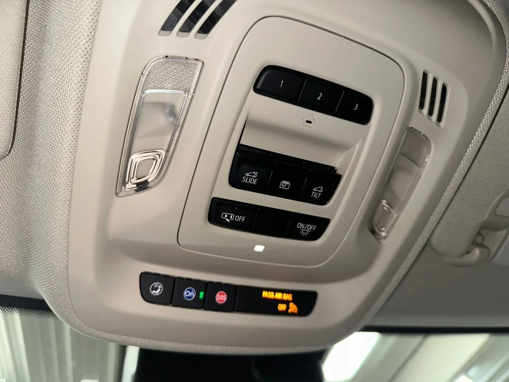 Used 2023 Ebony Twilight Metallic Buick Avenir image 21